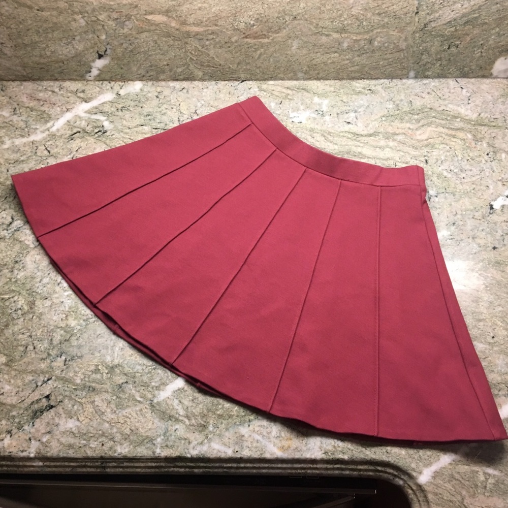 ❌SOLD❌Pleated Aritzia skirt